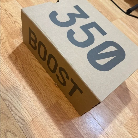 Adidas Yeezy Boost 350 V2 Box in Brown and Black - Picture 2 of 13